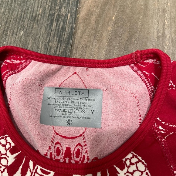 Athleta Tattoo Twist Long Sleeve Stretchy Knit Red White Top Sz Medium - Picture 8 of 9